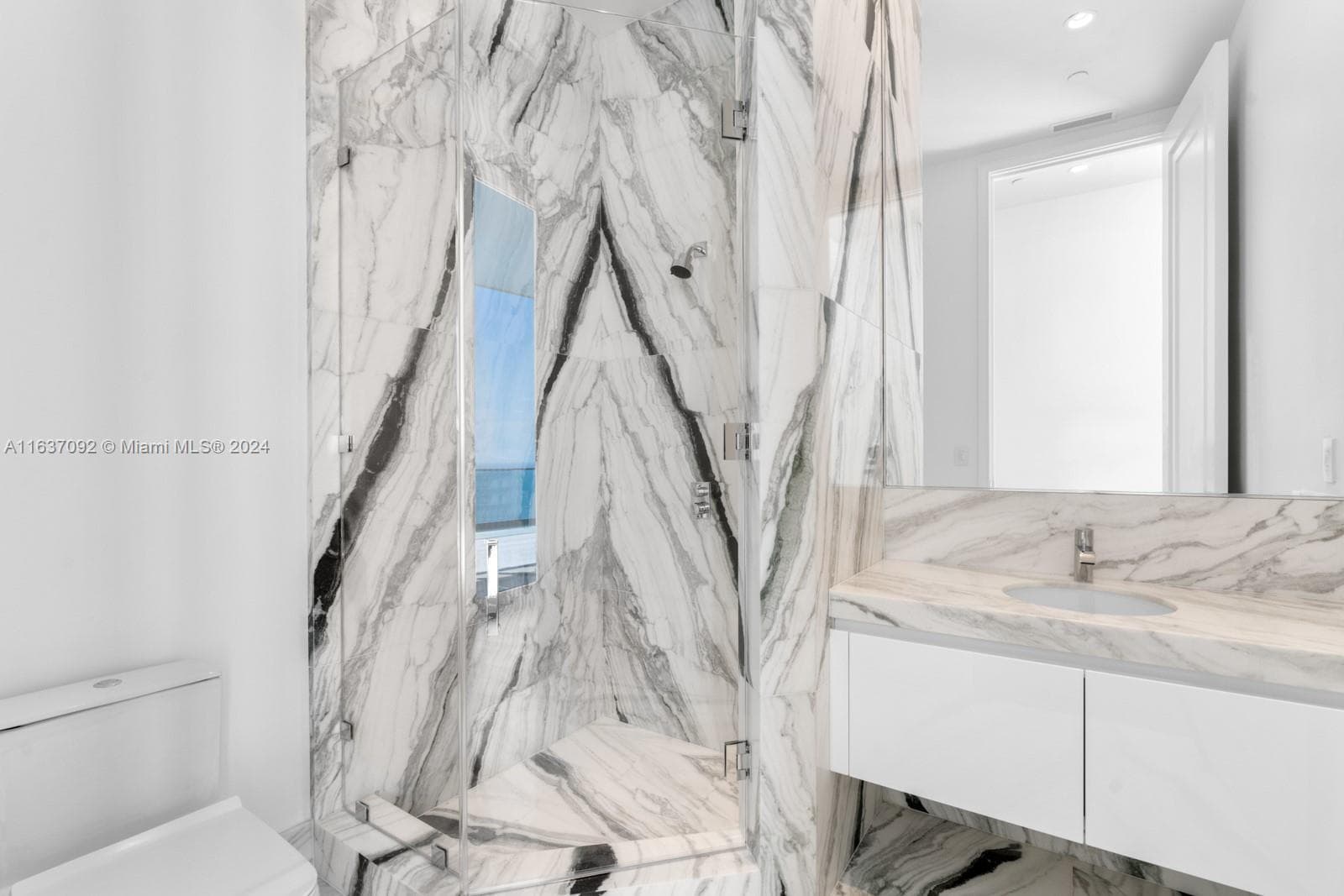 17901 Collins, Sunny Isles Beach FL 33160 — 30