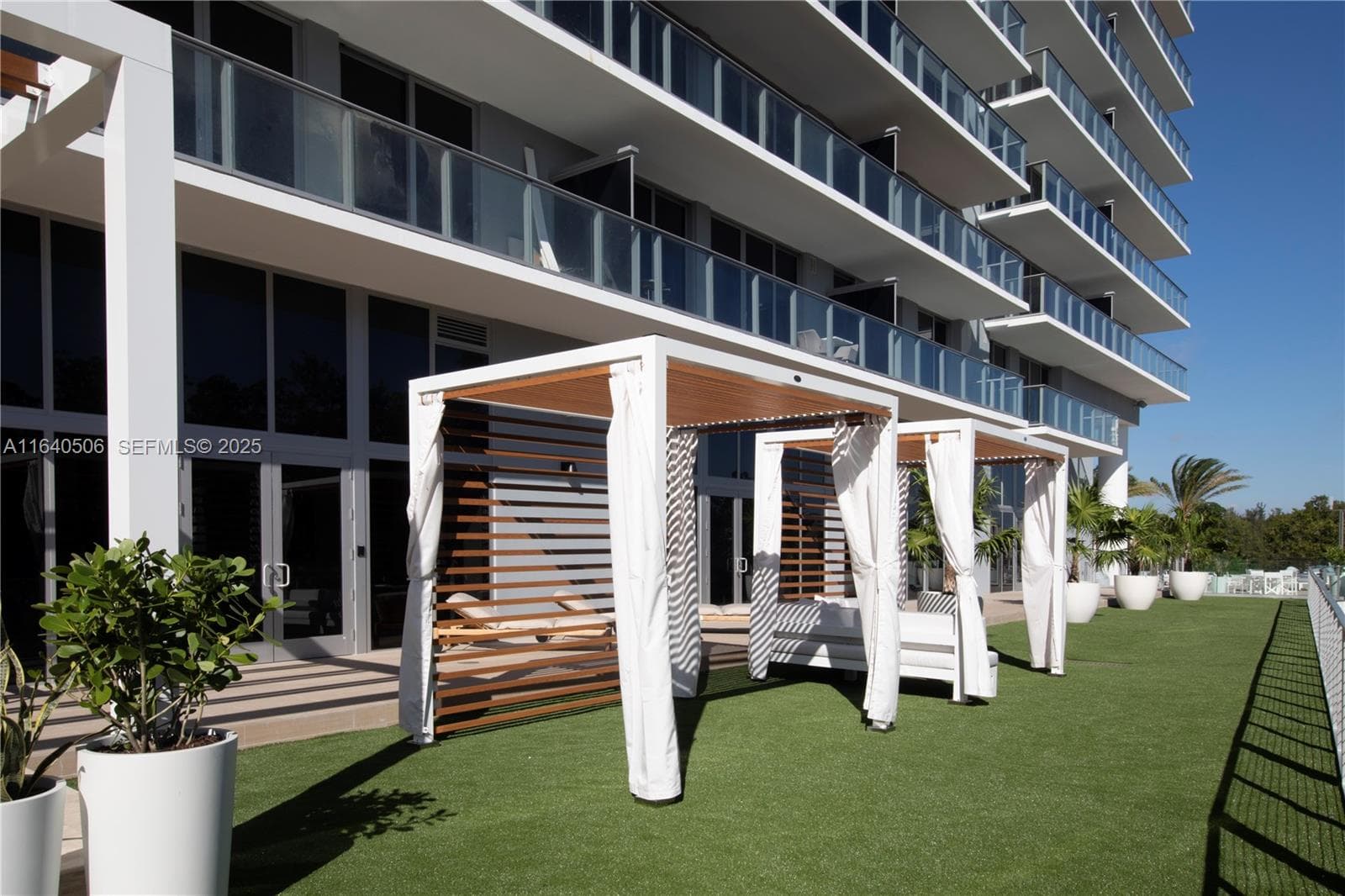 16385 Biscayne Blvd, North Miami Beach FL 33160 — 12