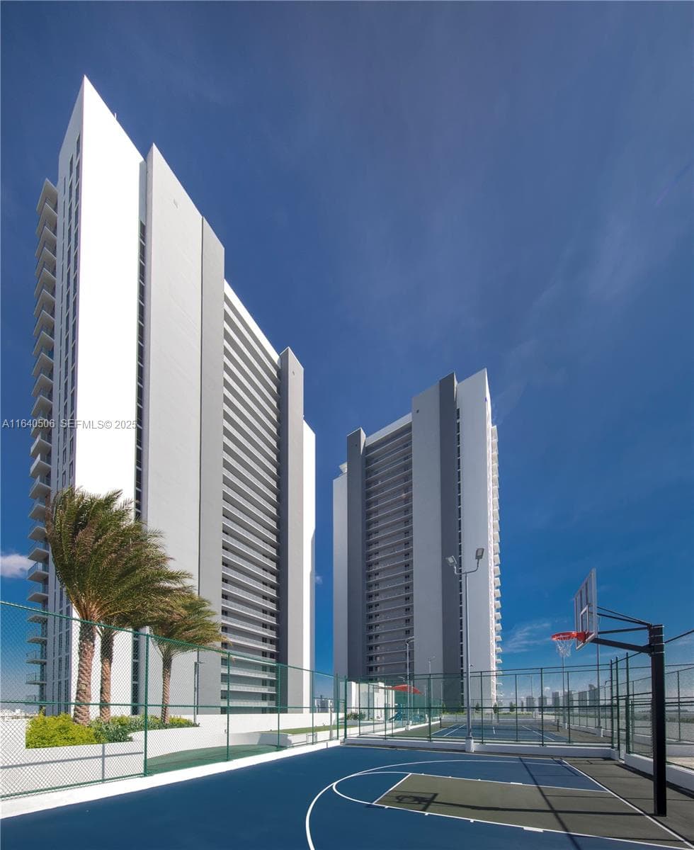 16385 Biscayne Blvd, North Miami Beach FL 33160 — 37