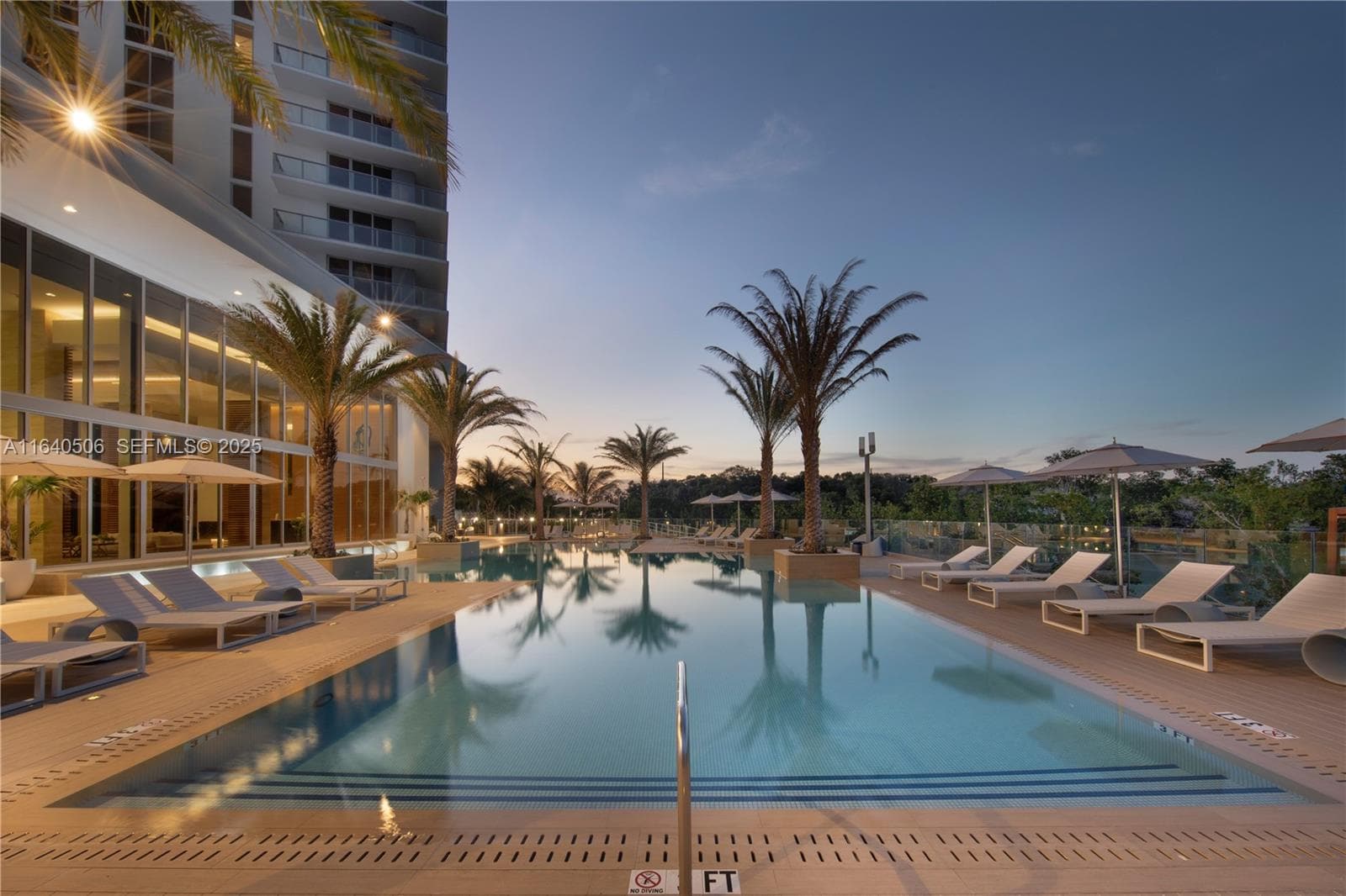 16385 Biscayne Blvd, North Miami Beach FL 33160 — 4