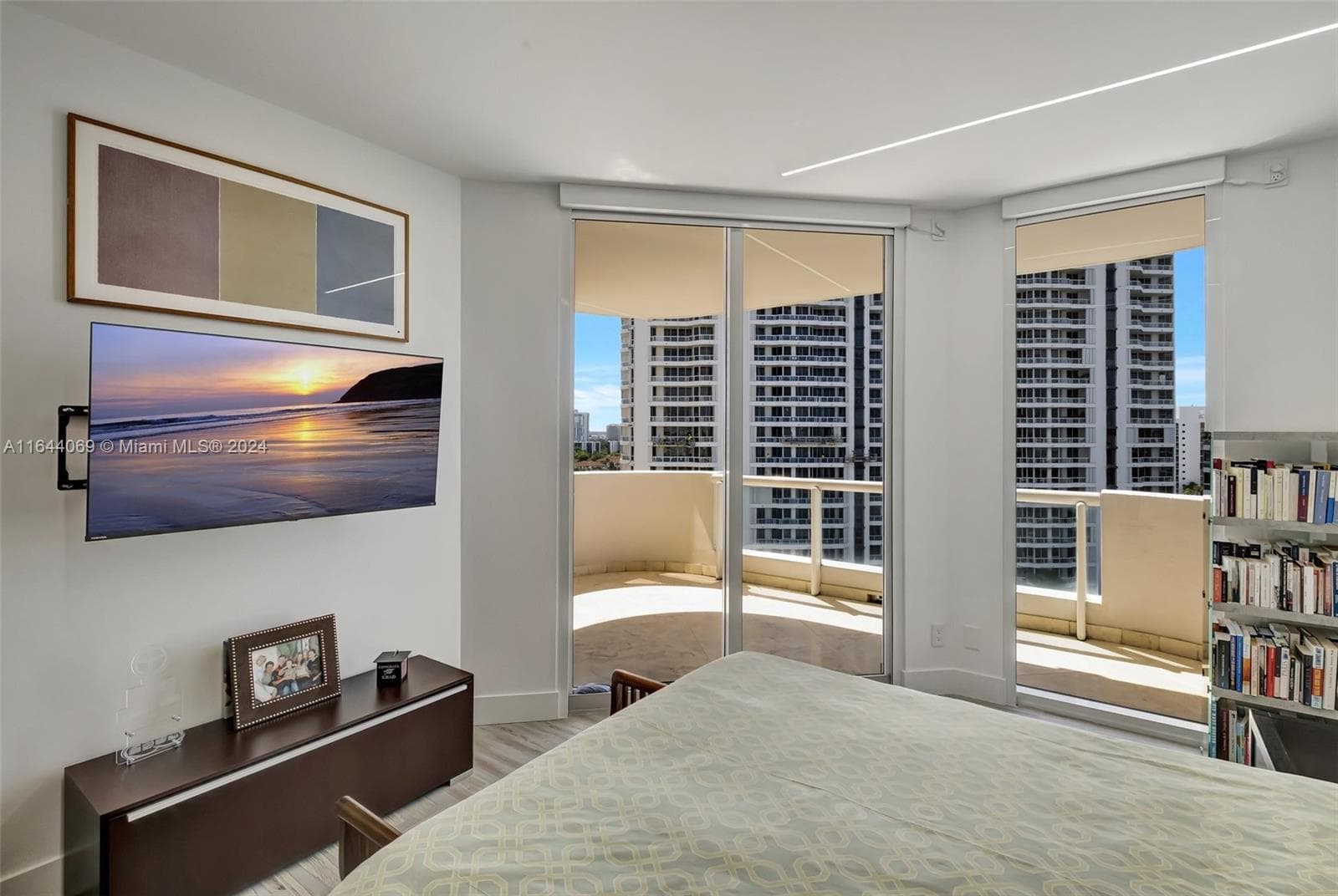 21200 Point Pl # 1204, Aventura FL 33180 — 43