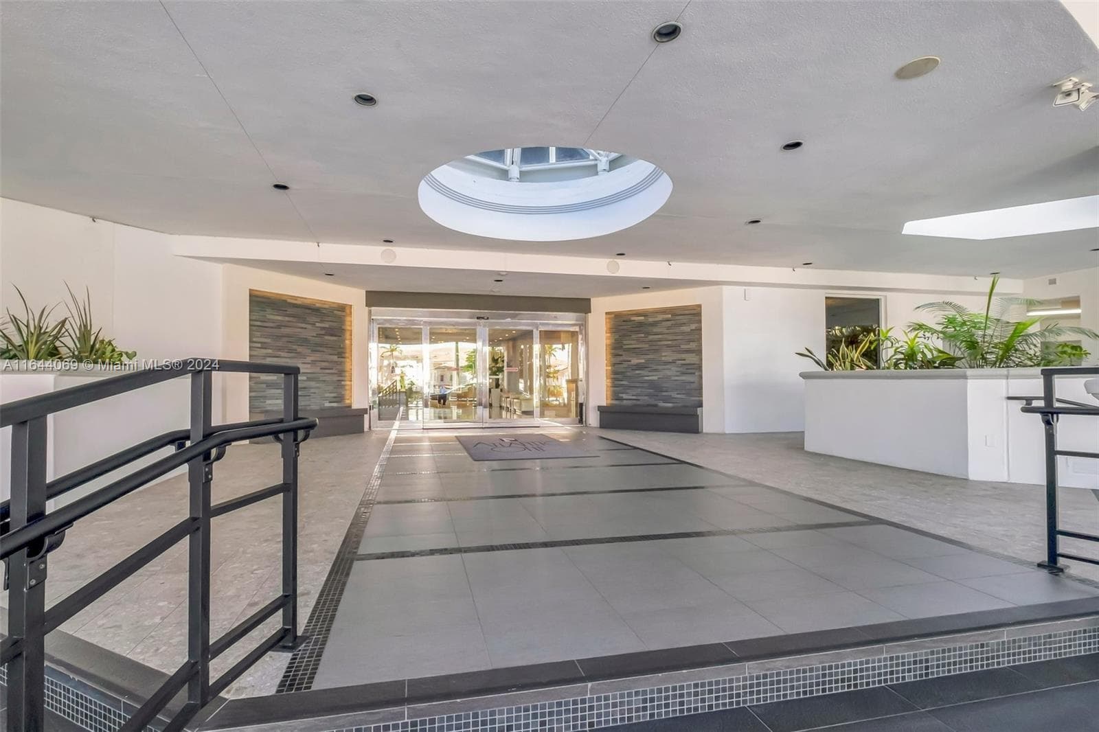 21200 Point Pl # 1204, Aventura FL 33180 — 73