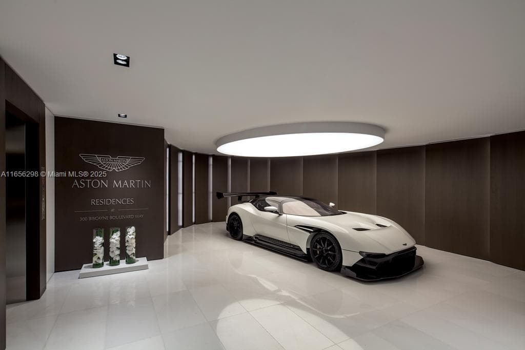 300 Biscayne Blvd Way # 6301, Miami FL 33131 — 13