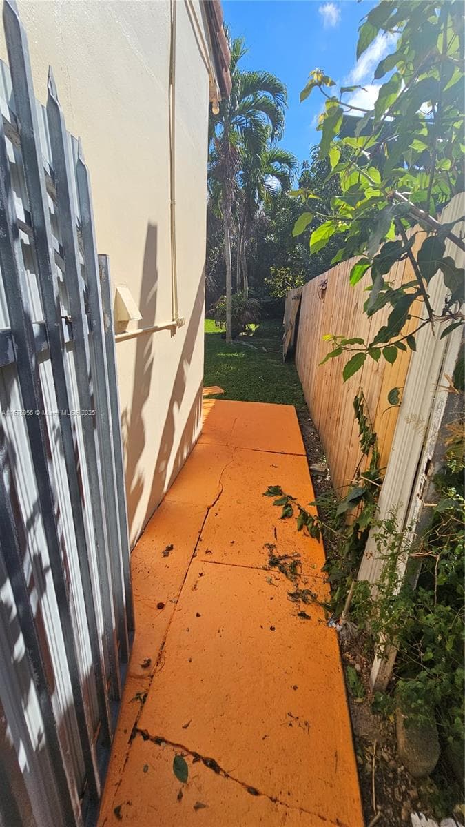 156 NW 88th St, El Portal FL 33150 — 44
