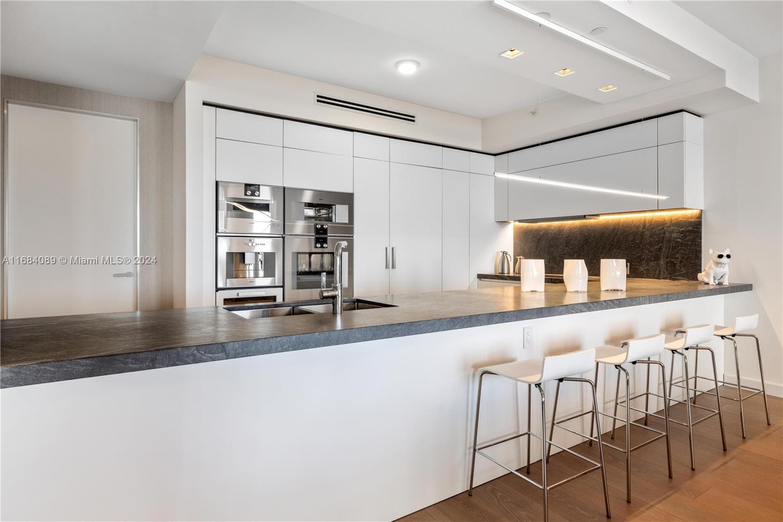 7065 Fisher Island Dr # 7065, Miami Beach FL 33109 — 23
