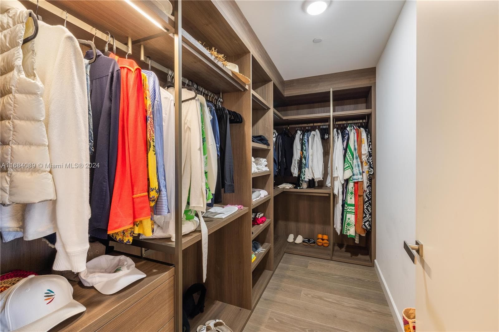 7065 Fisher Island Dr # 7065, Miami Beach FL 33109 — 32