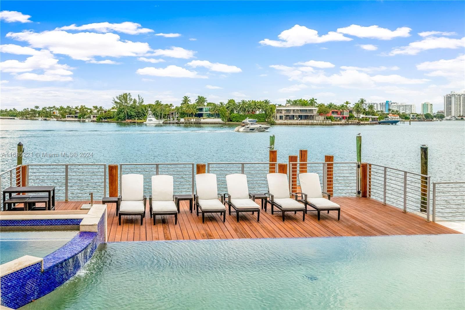 271 N Hibiscus Dr, Miami Beach FL 33139 — 11
