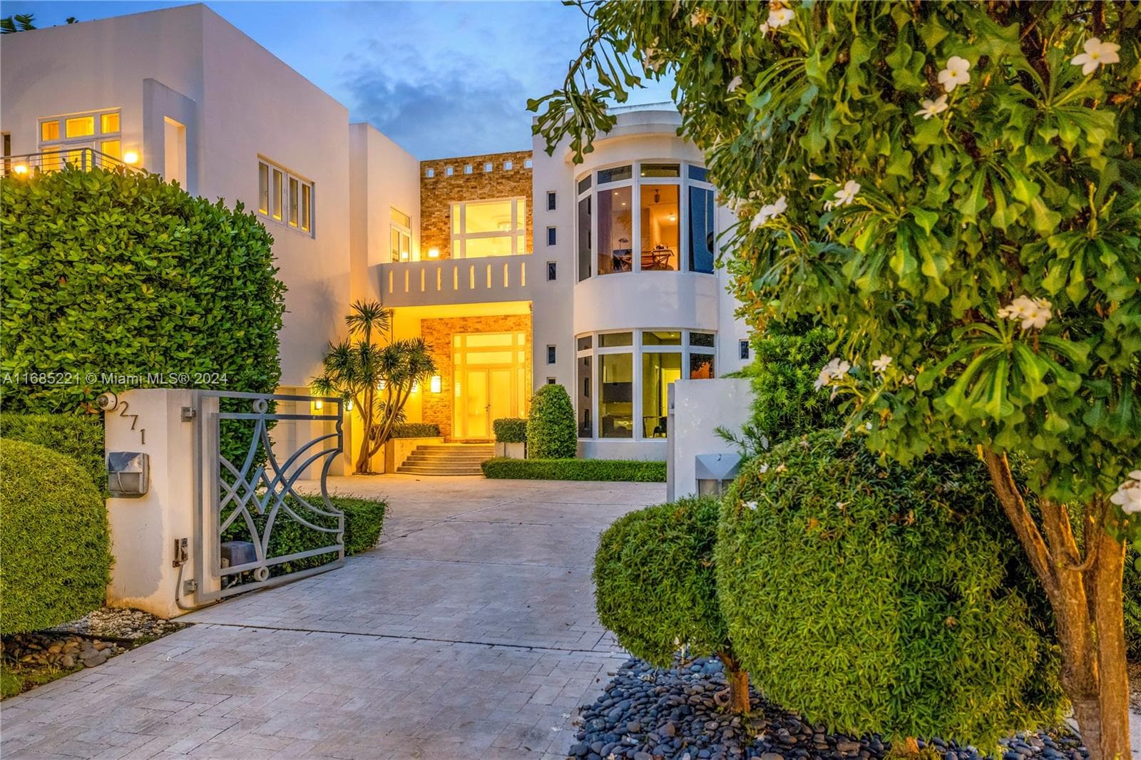 271 N Hibiscus Dr, Miami Beach FL 33139 — 19