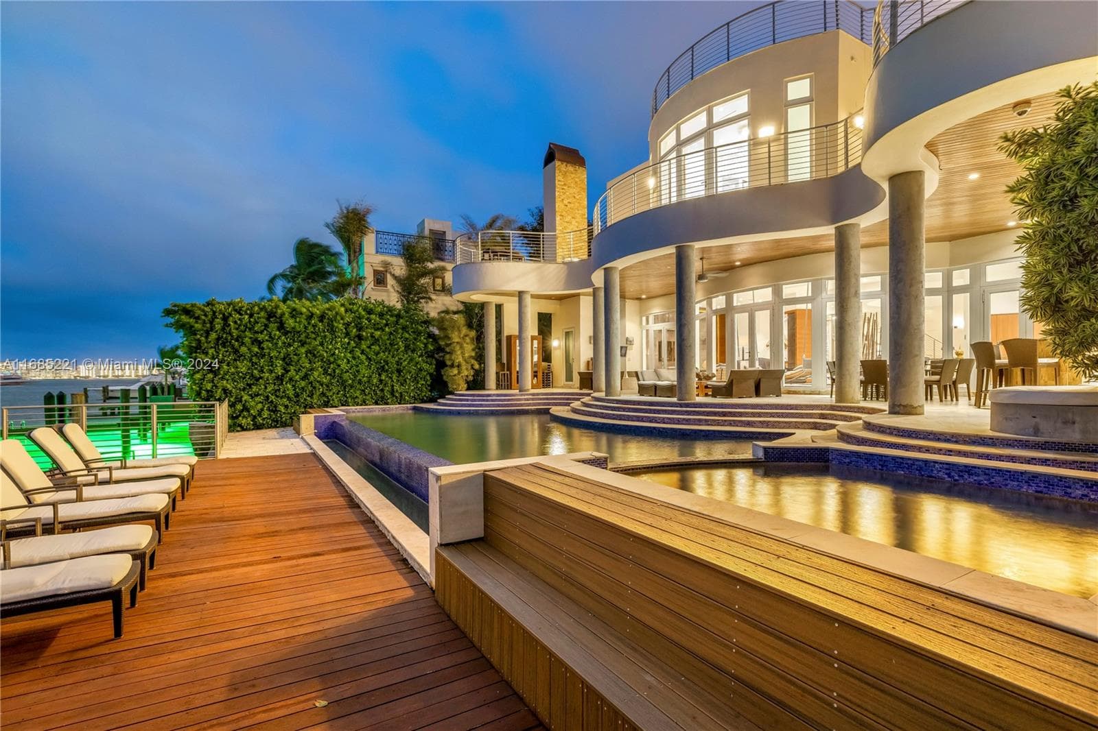 271 N Hibiscus Dr, Miami Beach FL 33139 — 21