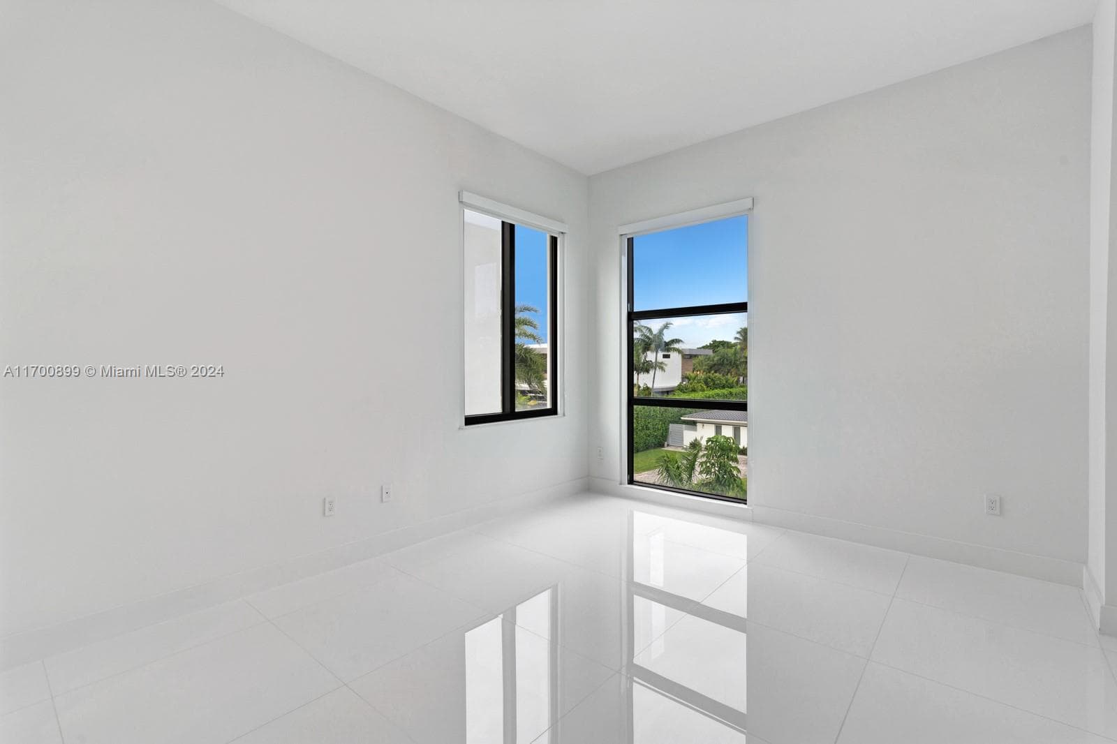 2040 NE 121st Rd, North Miami FL 33181 — 37
