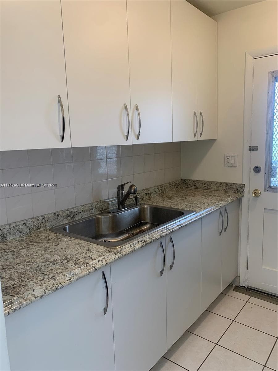 1395 NE 167th St # 209, Miami FL 33162 — 24