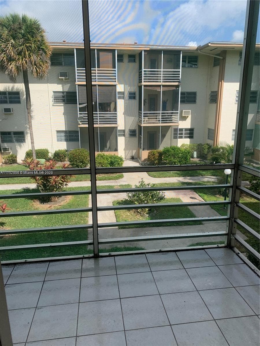 1395 NE 167th St # 209, Miami FL 33162 — 31