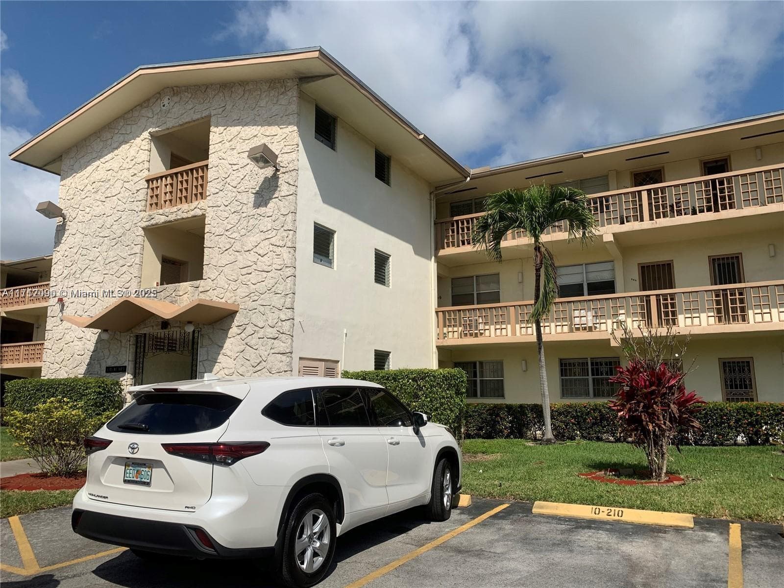 1395 NE 167th St # 209, Miami FL 33162 — 4