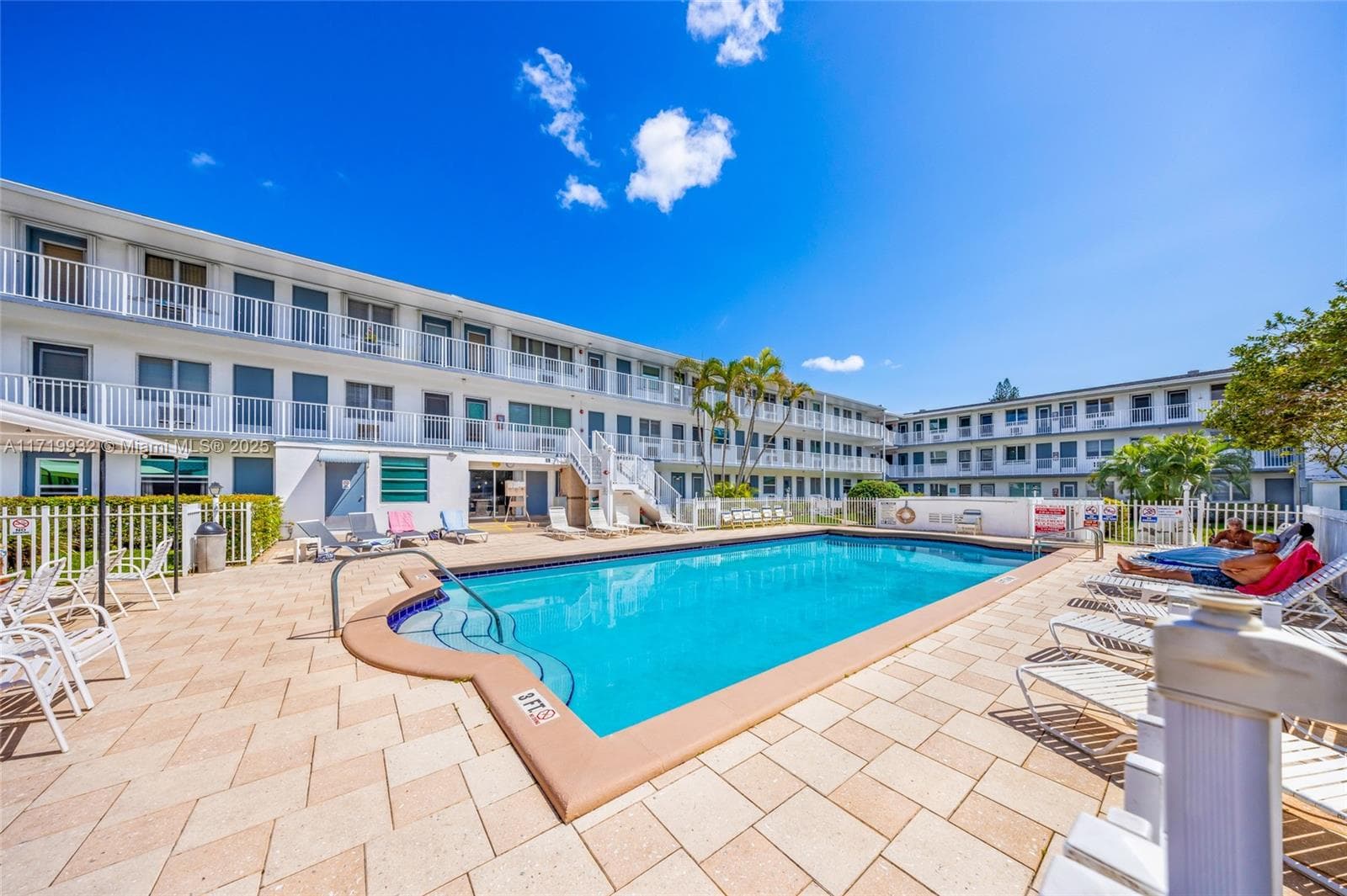 15610 NE 6th Ave # 8D, Miami FL 33162 — 27