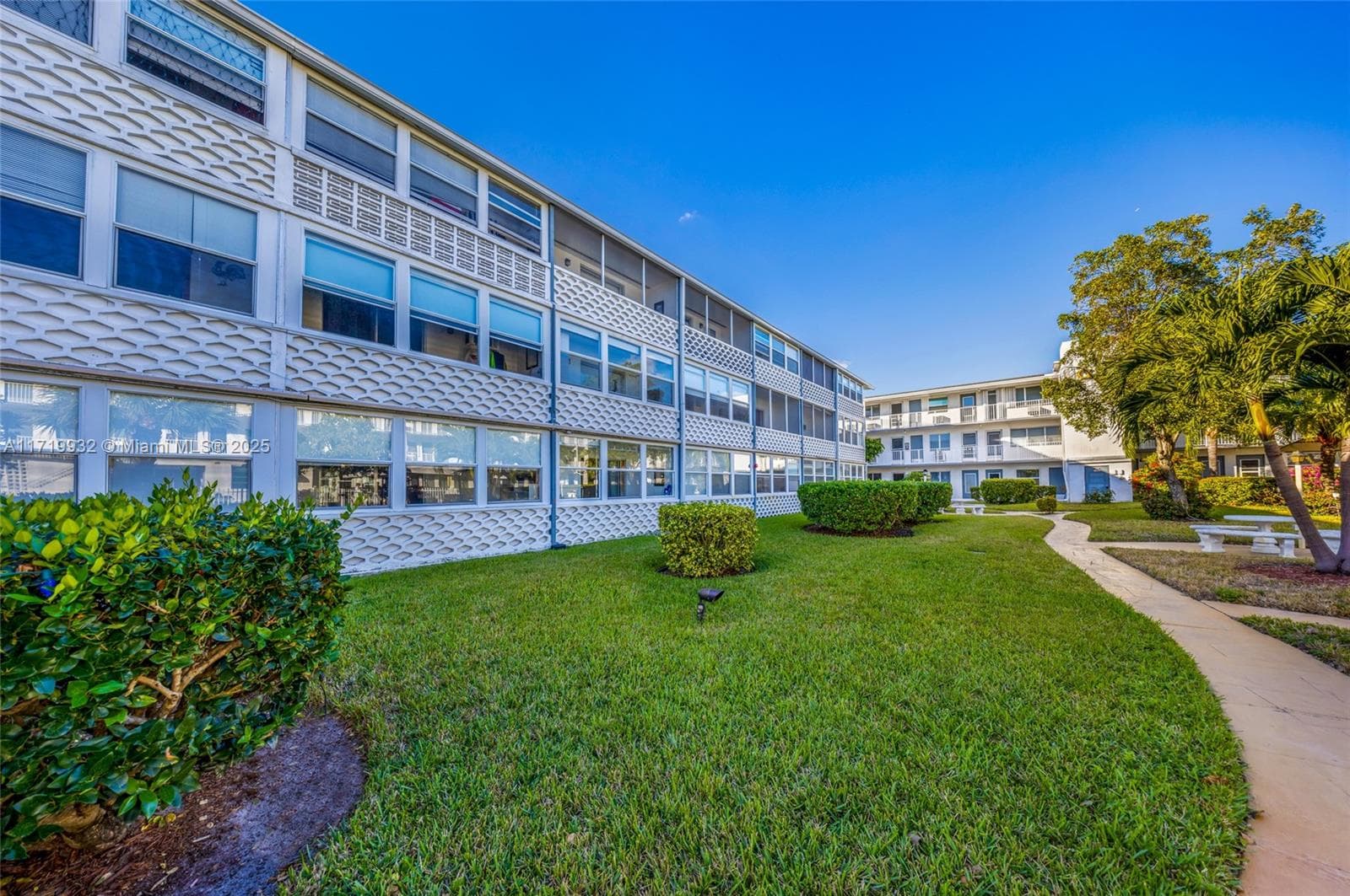 15610 NE 6th Ave # 8D, Miami FL 33162 — 20