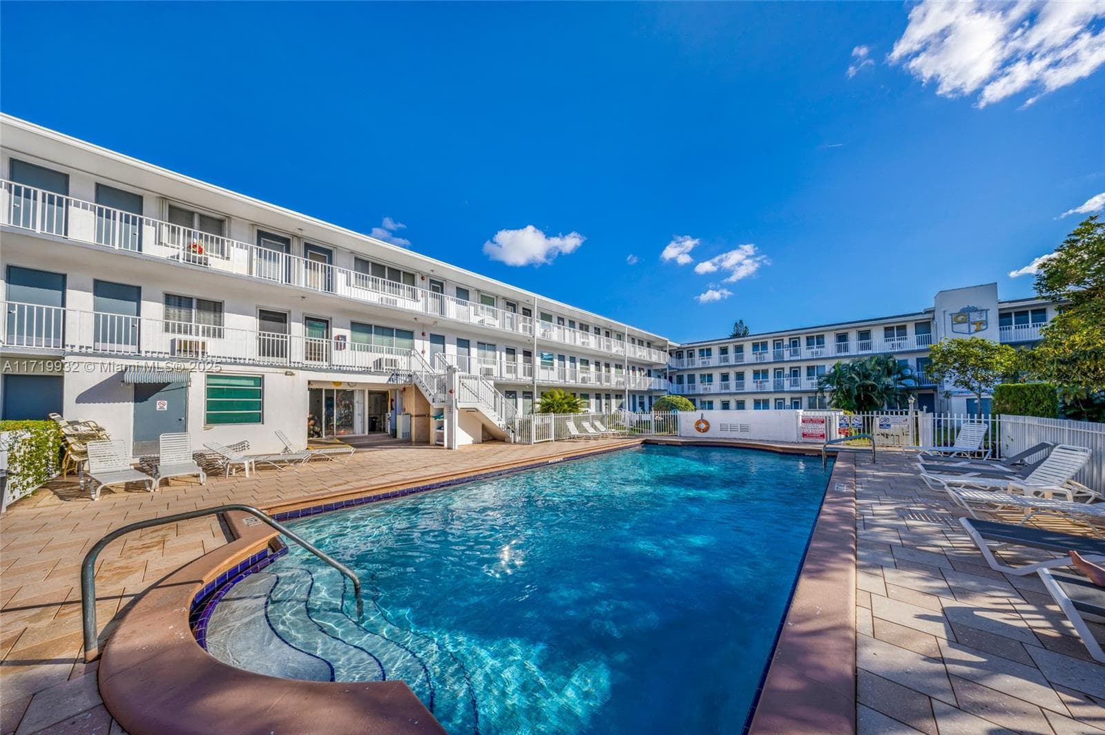 15610 NE 6th Ave # 8D, Miami FL 33162 — 25