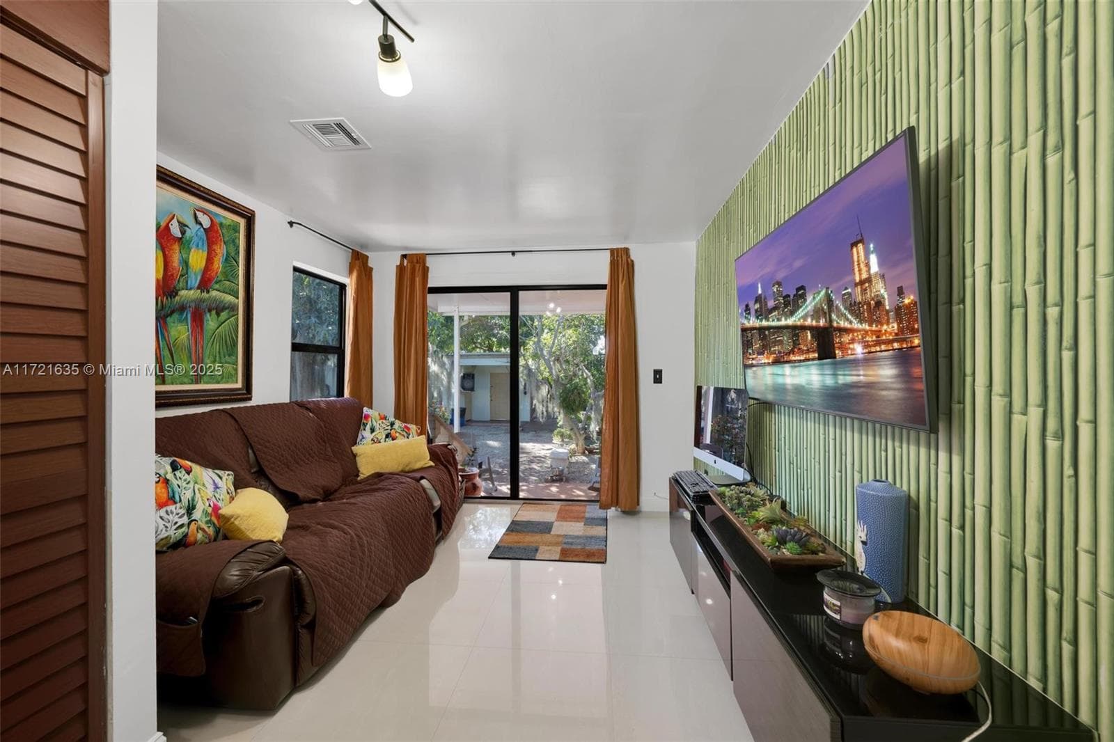 462 E 39th St, Hialeah FL 33013 — 43