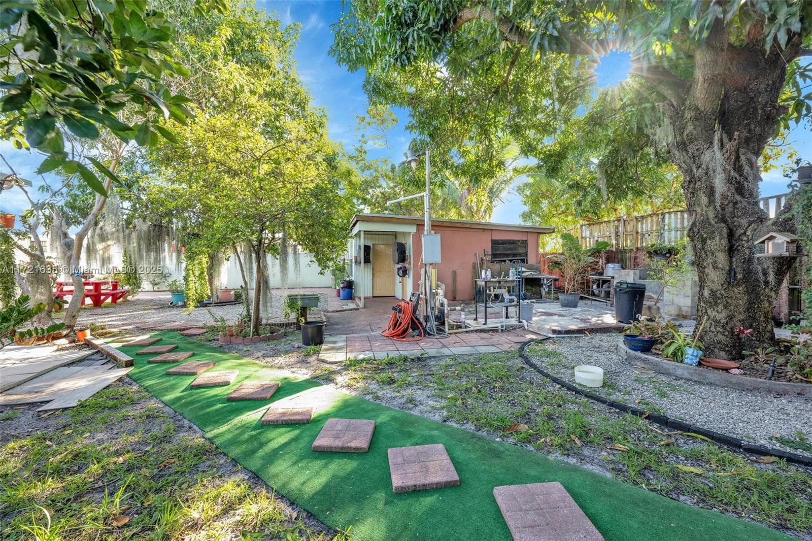 462 E 39th St, Hialeah FL 33013 — 5