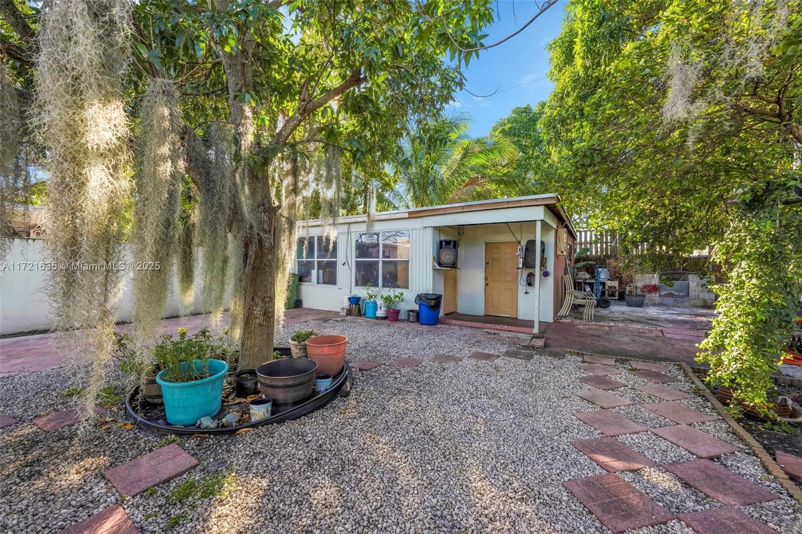 462 E 39th St, Hialeah FL 33013 — 9
