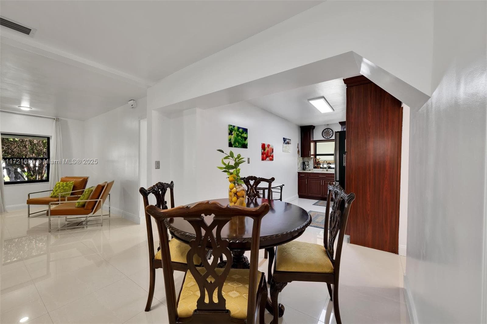 462 E 39th St, Hialeah FL 33013 — 33