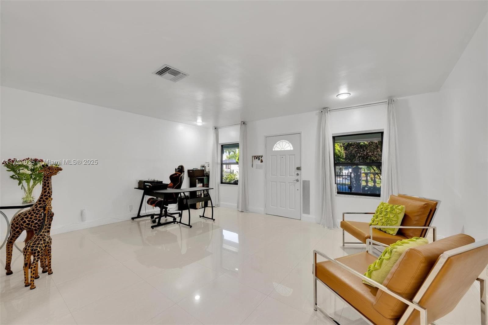 462 E 39th St, Hialeah FL 33013 — 29
