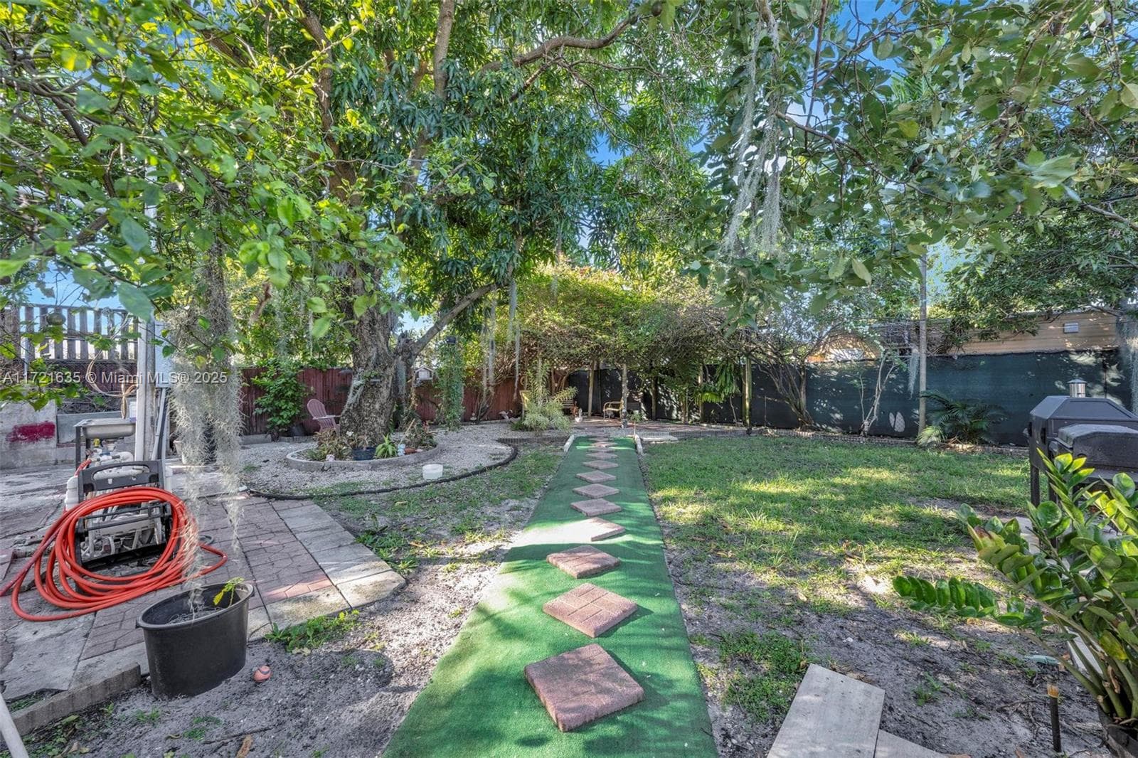 462 E 39th St, Hialeah FL 33013 — 4