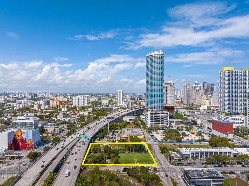 301 SW 8th St, Miami FL 33130 — 3
