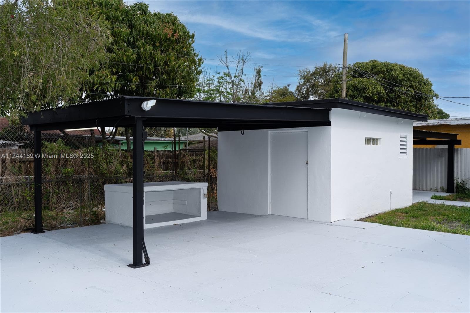 805 Sultan Ave, Opa-Locka FL 33054 — 33