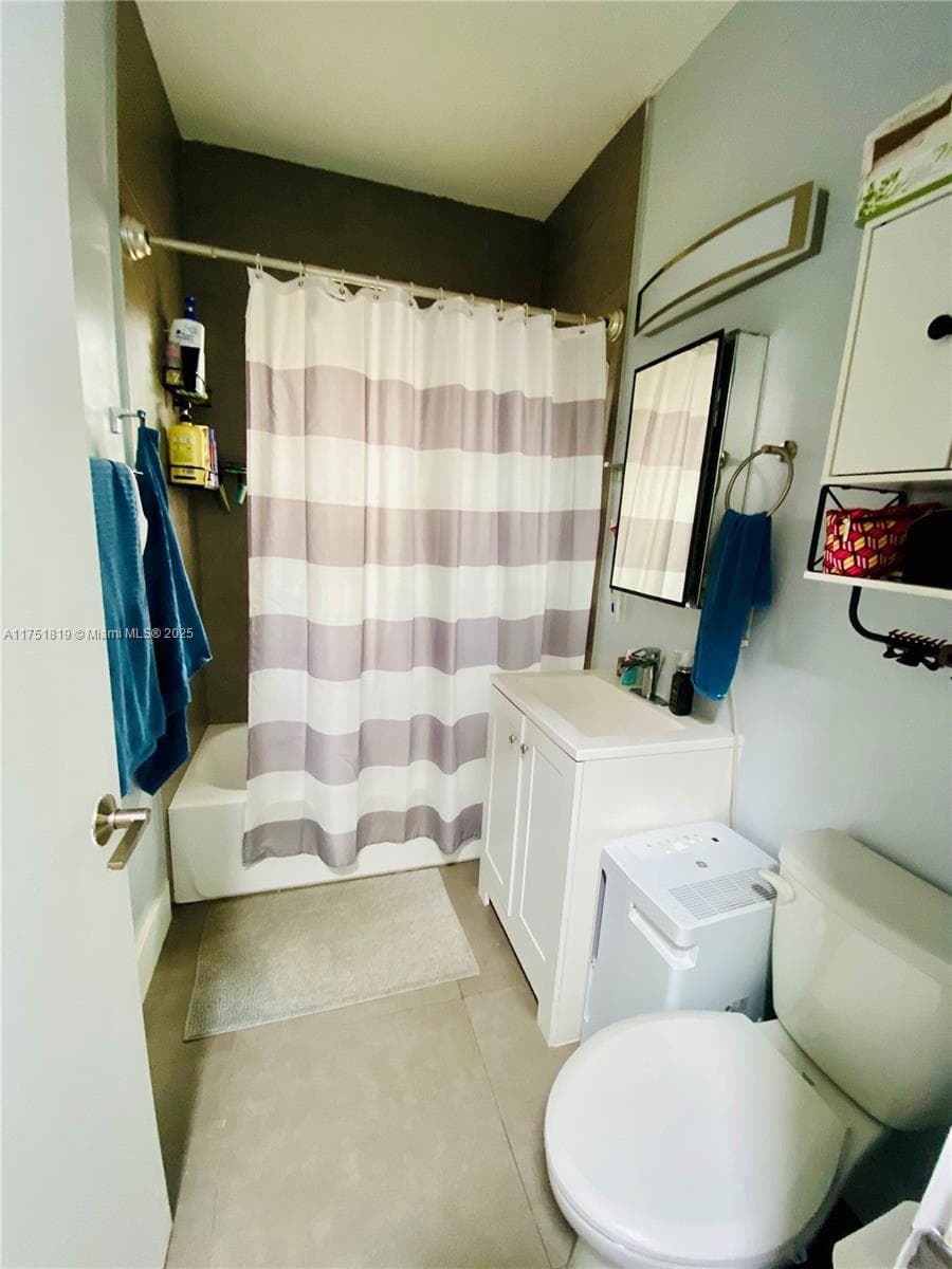 200 Azure Way, Miami Springs FL 33166 — 42