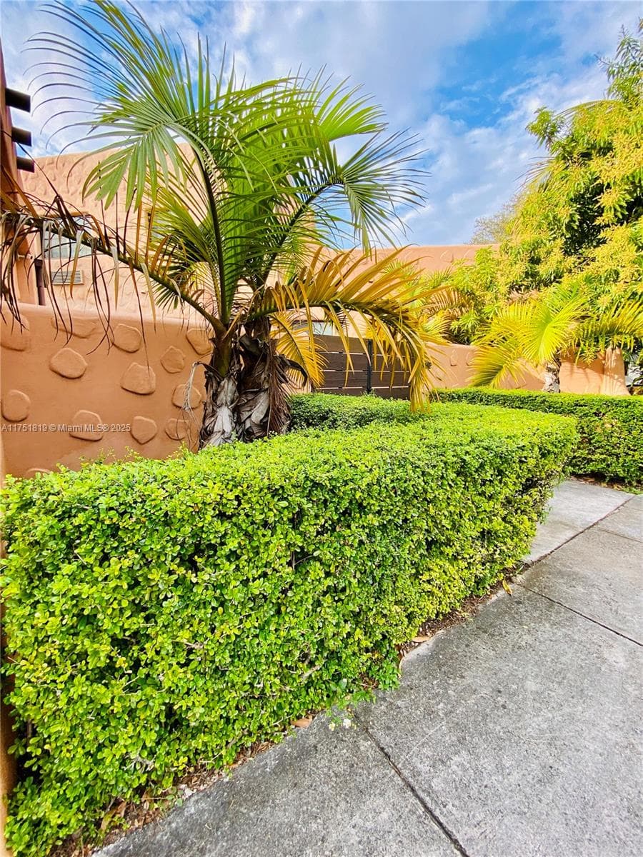 200 Azure Way, Miami Springs FL 33166 — 17