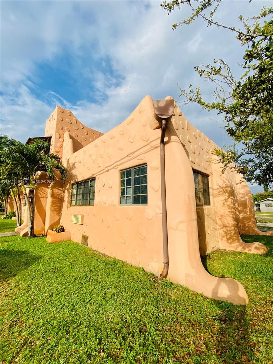200 Azure Way, Miami Springs FL 33166 — 16