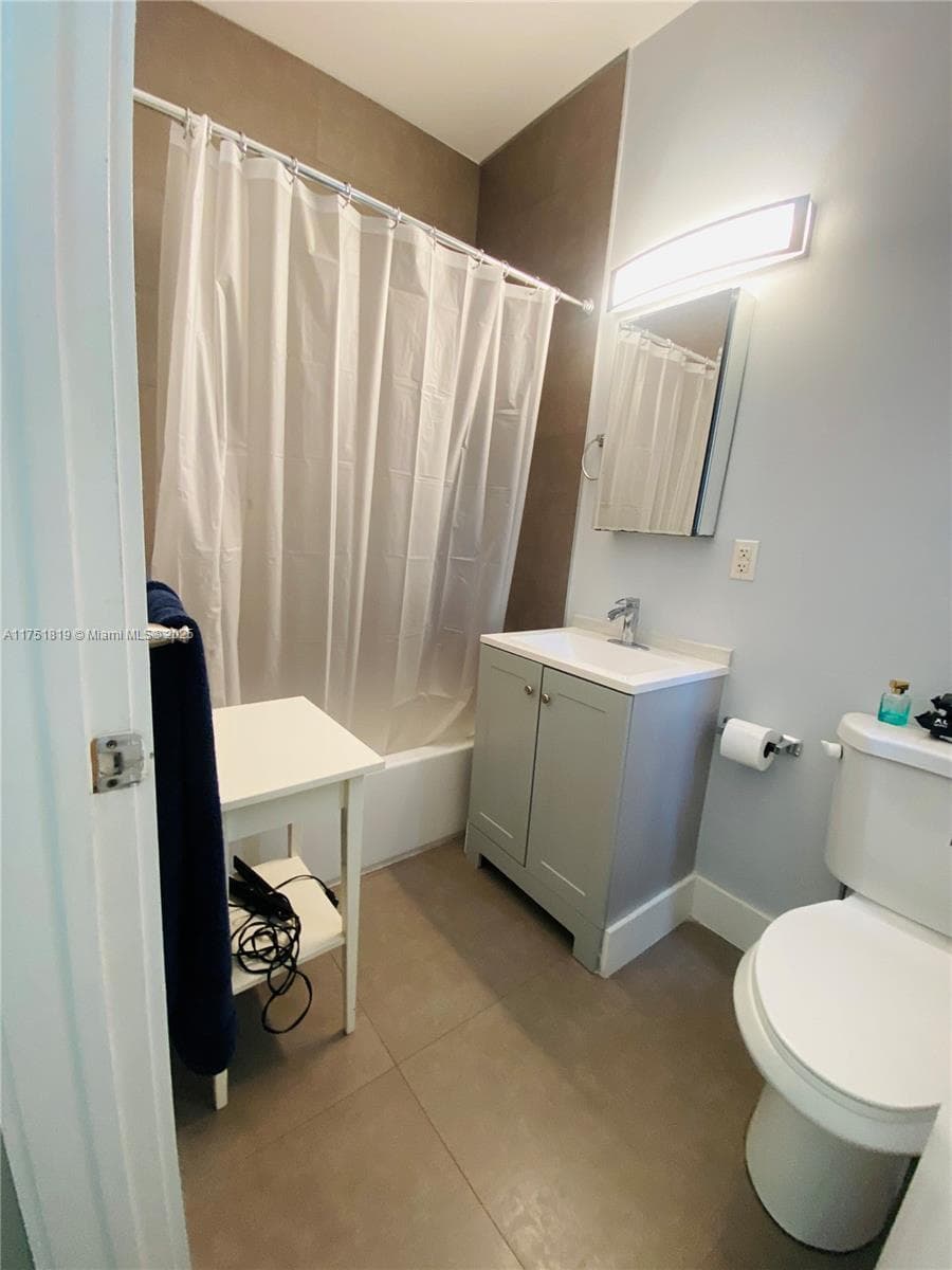200 Azure Way, Miami Springs FL 33166 — 51