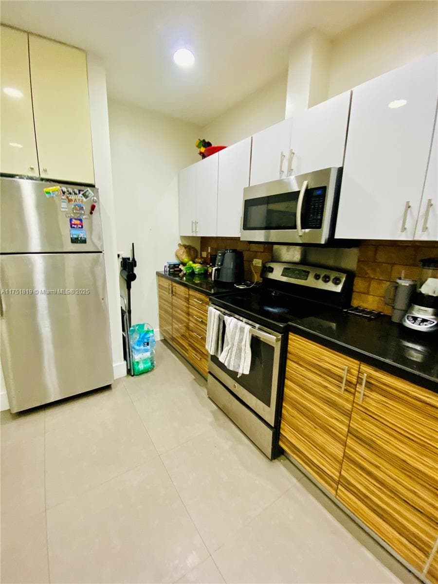 200 Azure Way, Miami Springs FL 33166 — 40