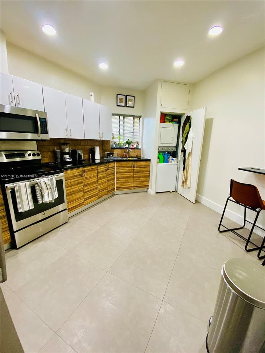 200 Azure Way, Miami Springs FL 33166 — 39