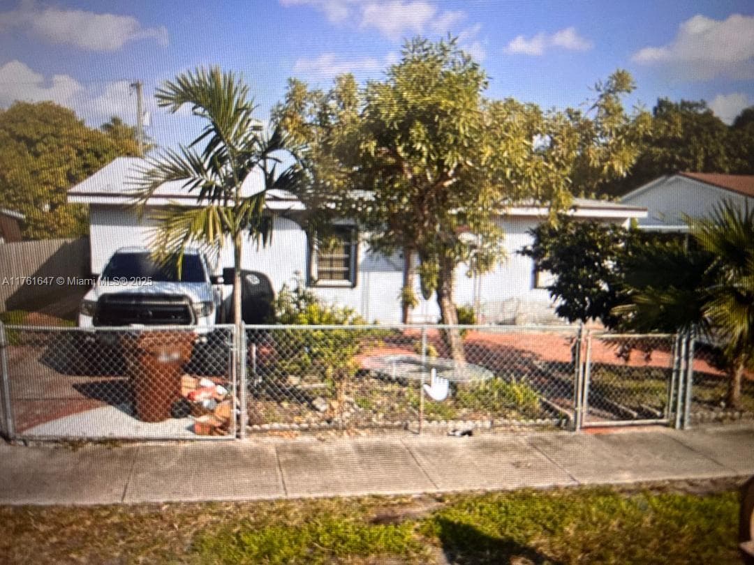 625 E 28th St, Hialeah FL 33013 — 2