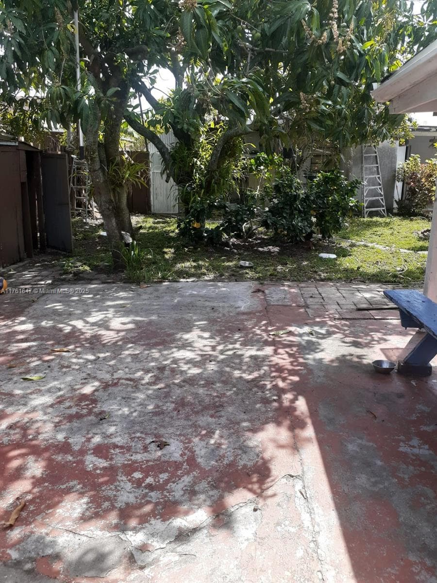 625 E 28th St, Hialeah FL 33013 — 7