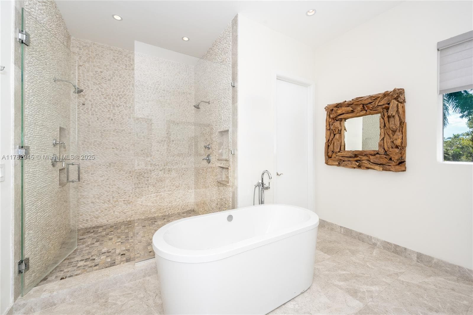 31 Island Dr, Key Biscayne FL 33149 — 21