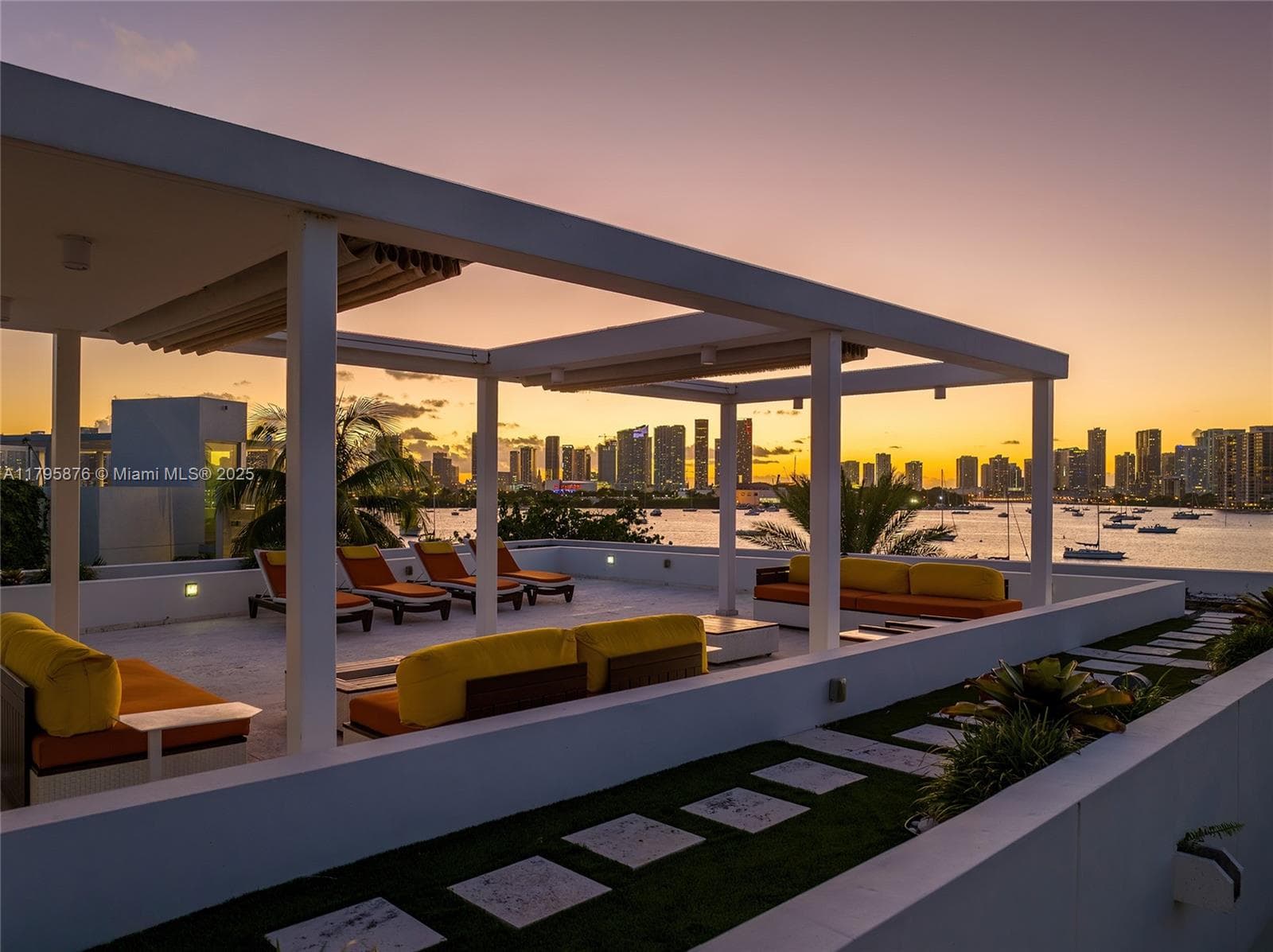 441 N Hibiscus Dr, Miami Beach FL 33139 — 86