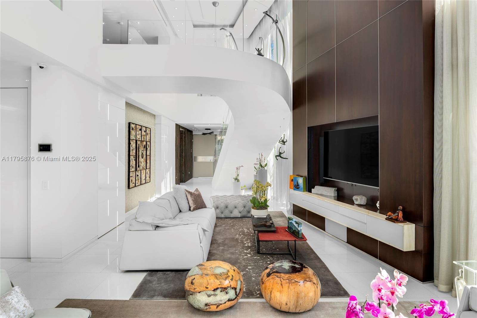 441 N Hibiscus Dr, Miami Beach FL 33139 — 25