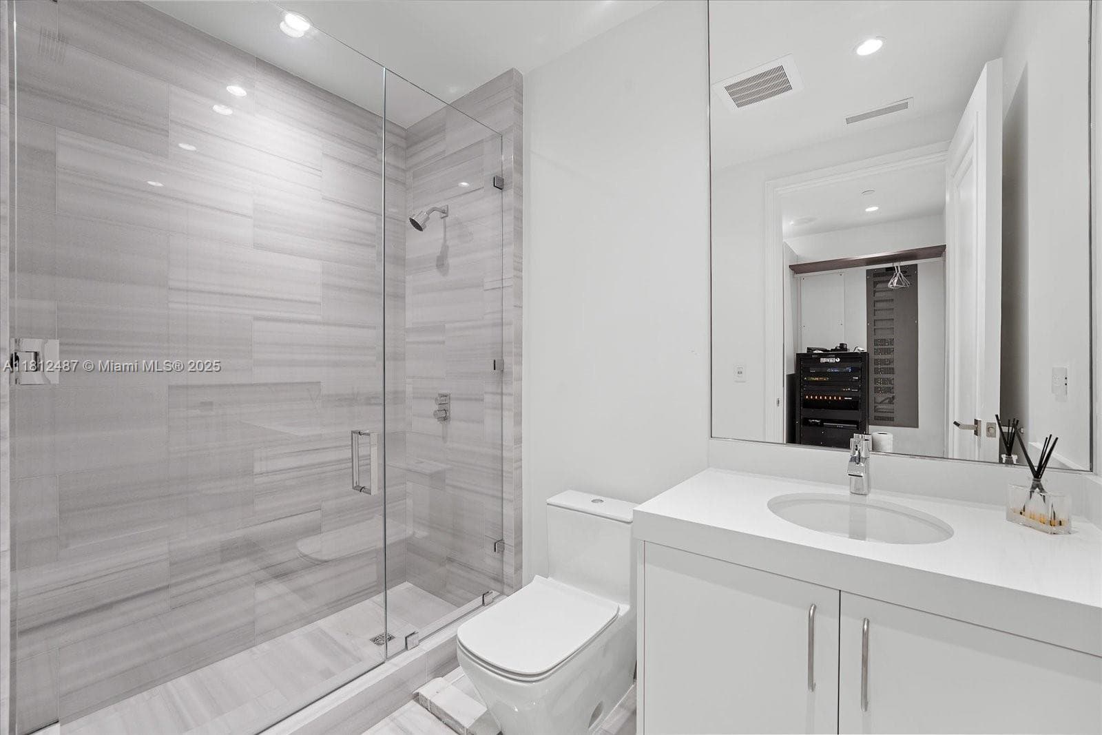17901 Collins Ave # 3004, Sunny Isles Beach FL 33160 — 30