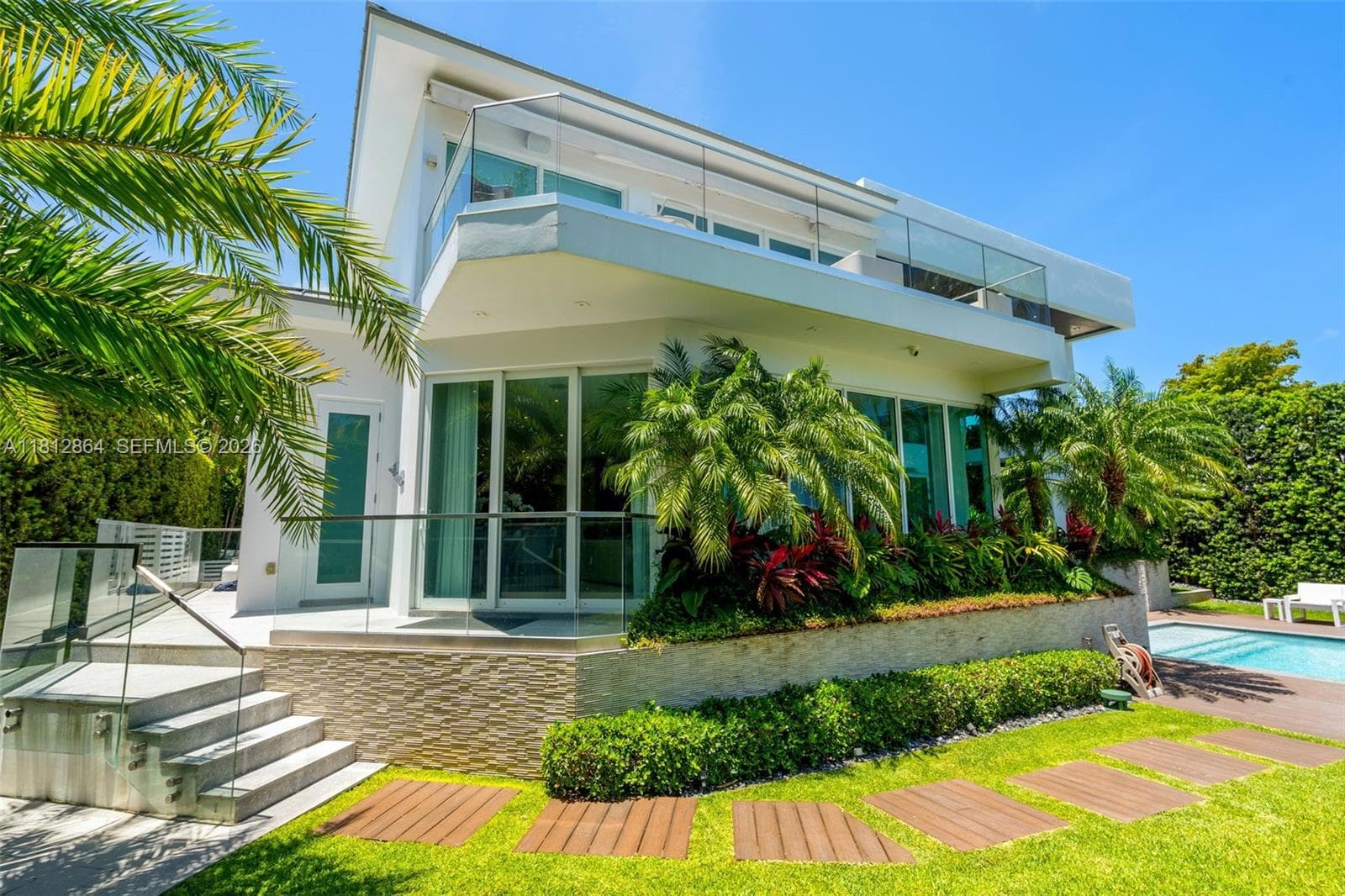 420 Island Dr, Key Biscayne FL 33149 — 54
