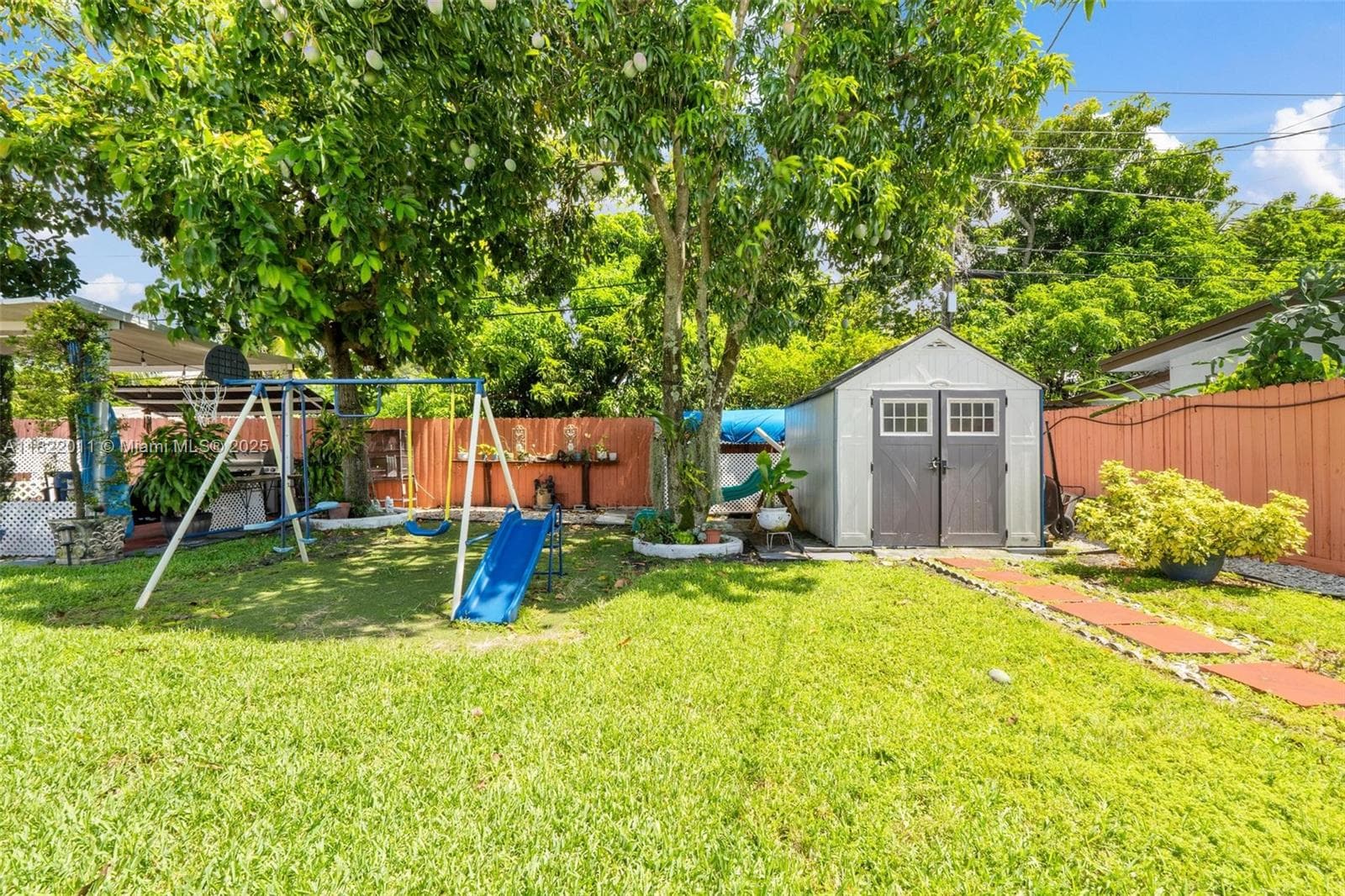 230 W 47th St, Hialeah FL 33012 — 57