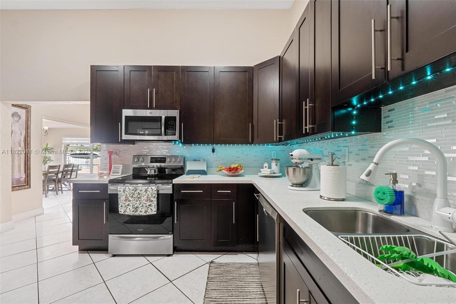 230 W 47th St, Hialeah FL 33012 — 24