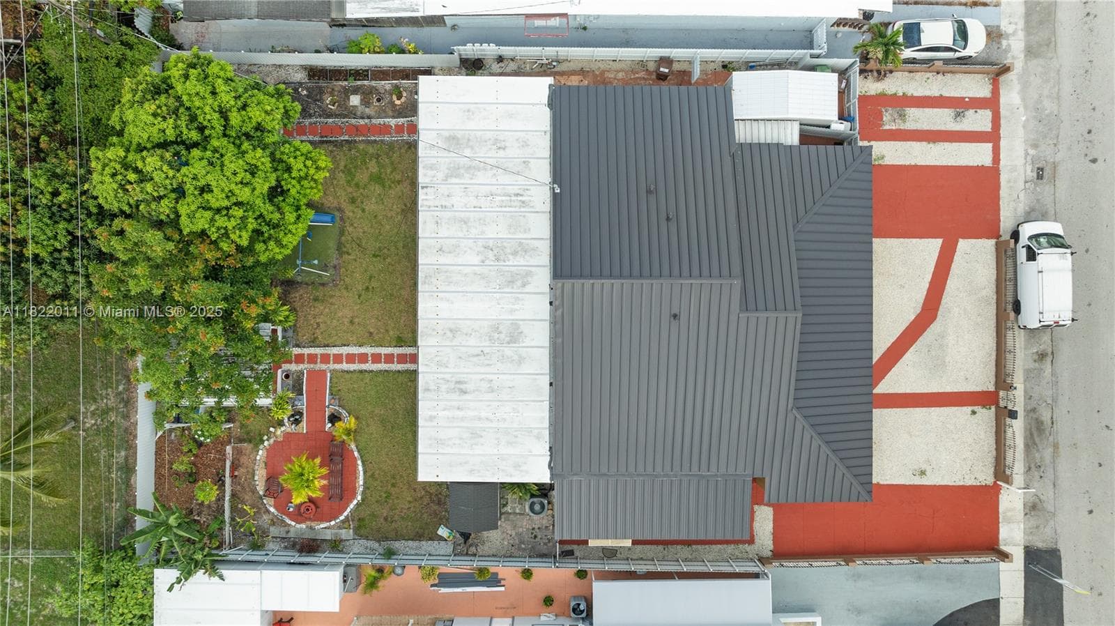 230 W 47th St, Hialeah FL 33012 — 11