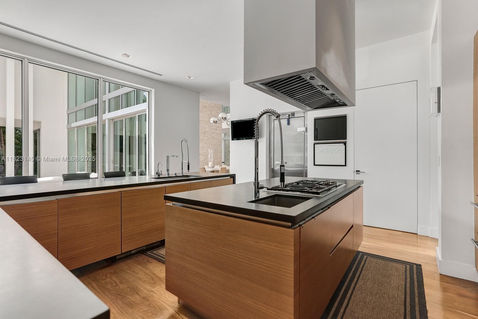 30 Palm Ave, Miami Beach FL 33139 — 30