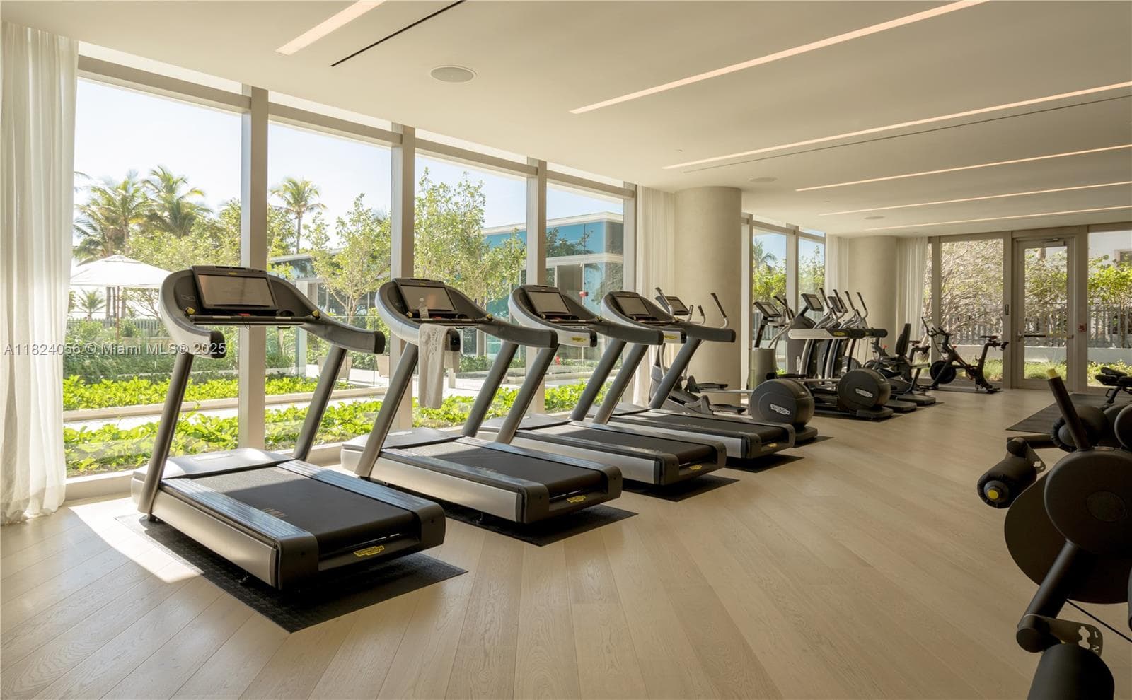 10203 Collins Ave # 301, Bal Harbour FL 33154 — 34