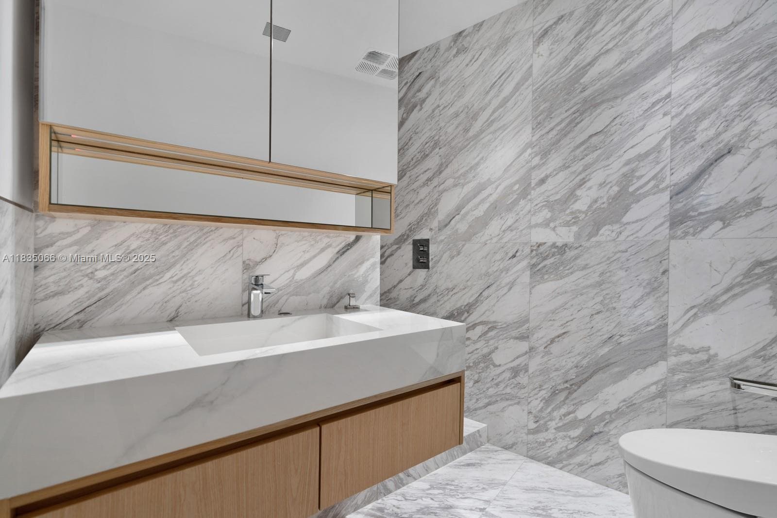 18555 Collins Ave # 2701, Sunny Isles Beach FL 33160 — 19