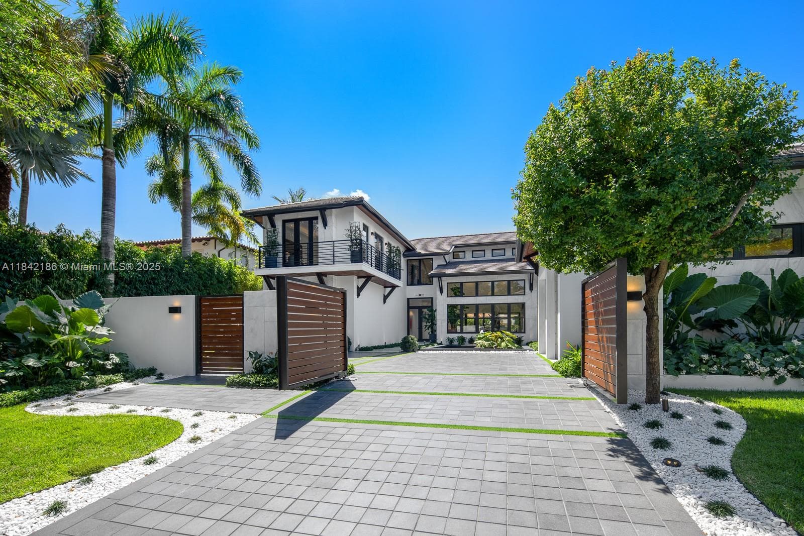 4241 Palm Ln, Miami FL 33137 — 20