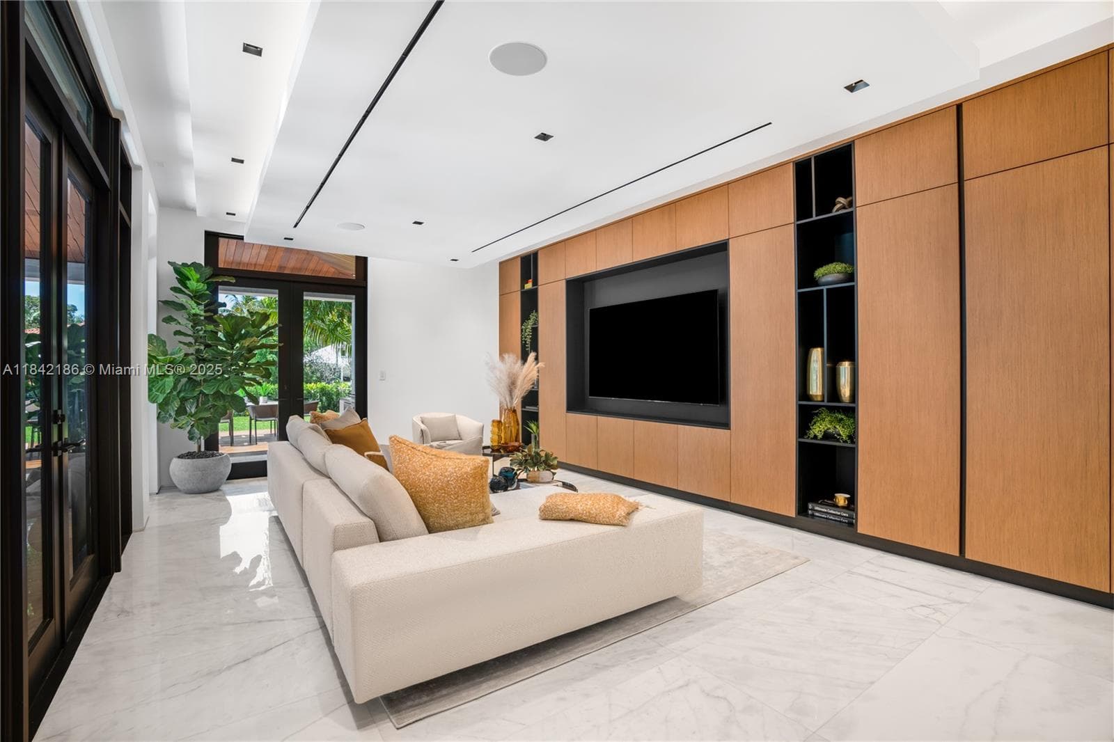 4241 Palm Ln, Miami FL 33137 — 38