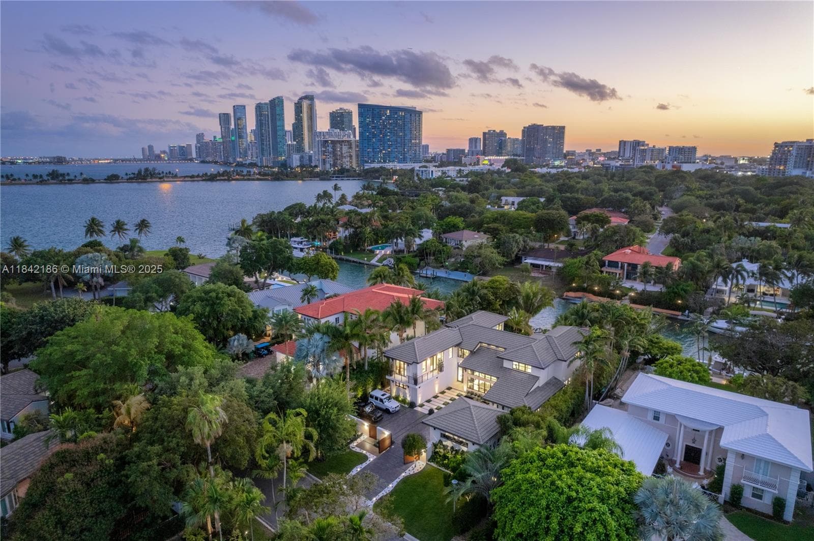 4241 Palm Ln, Miami FL 33137 — 19